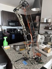 Mathews Lift 33 Right-Handed, 75 Lb 80% Let Off. Extras Included, LOCAL PICK UP