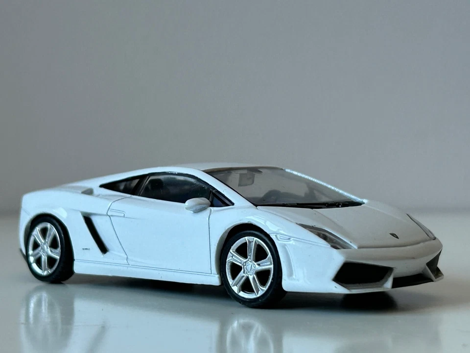 Lamborghini Gallardo LP 560 Italian Car Model Metal Diecast Toy White 1:43 Welly - Image 2 of 4