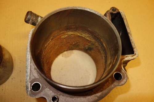 Kawasaki KLR600 KLR 600 B 1985 cylinder barrel DAMAGED engine motor - Picture 3 of 9