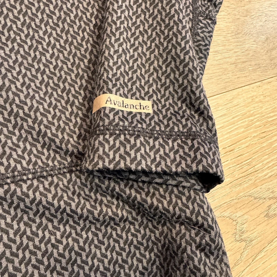 Avalanche Divinity Top Mediano M Embudo Capucha Cuello Sudadera Pullover Negro Foto 4 de 4