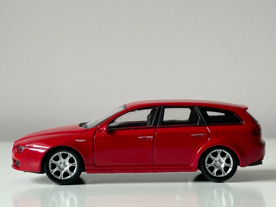 Coche deportivo Alfa 159 modelo de coche italiano diecast juguete rojo escala 1:43 Welly Foto 2 de 4