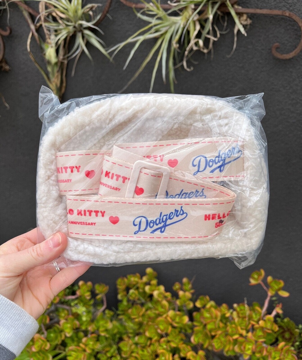 即発送入手困難 Hello Kitty クロスボディバッグ LA Dodgers 🎀💙🐱 Dodgers Hello Kitty Crossbody Bag SGA 8/05/25