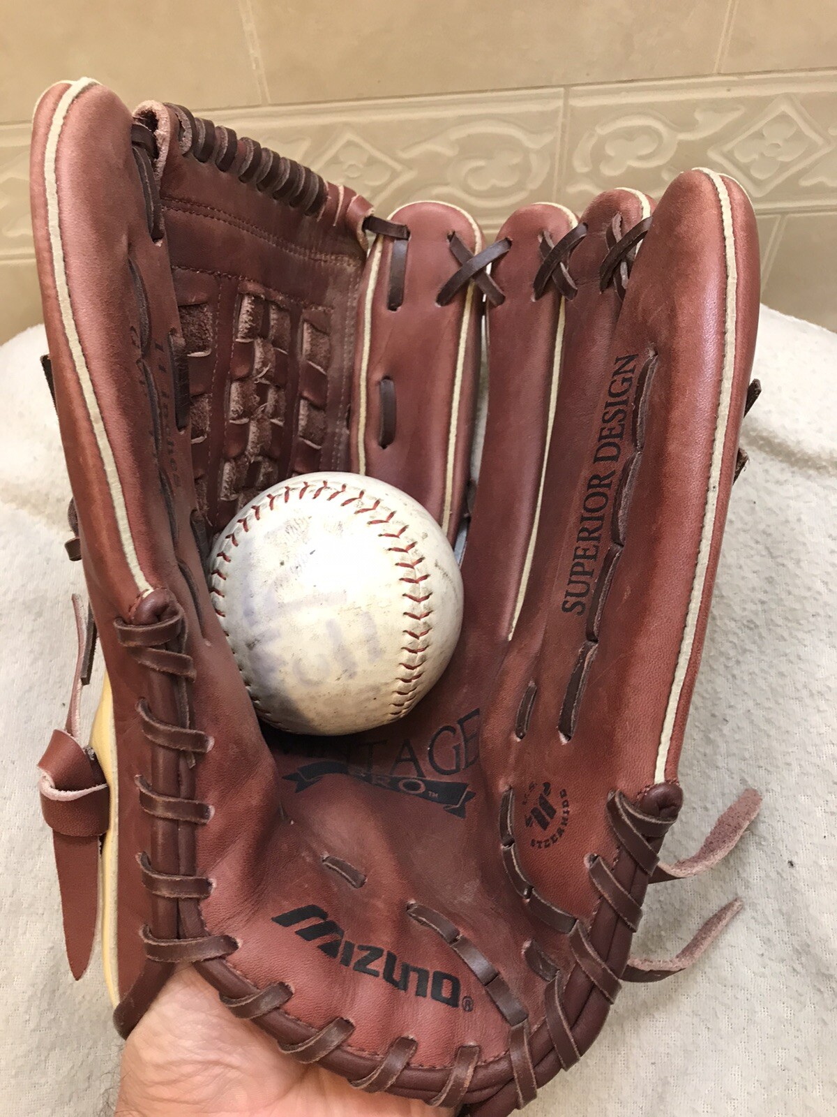 Mizuno Vintage Pro GVP1401 14” Women’s Softball Glove Right Hand Throw