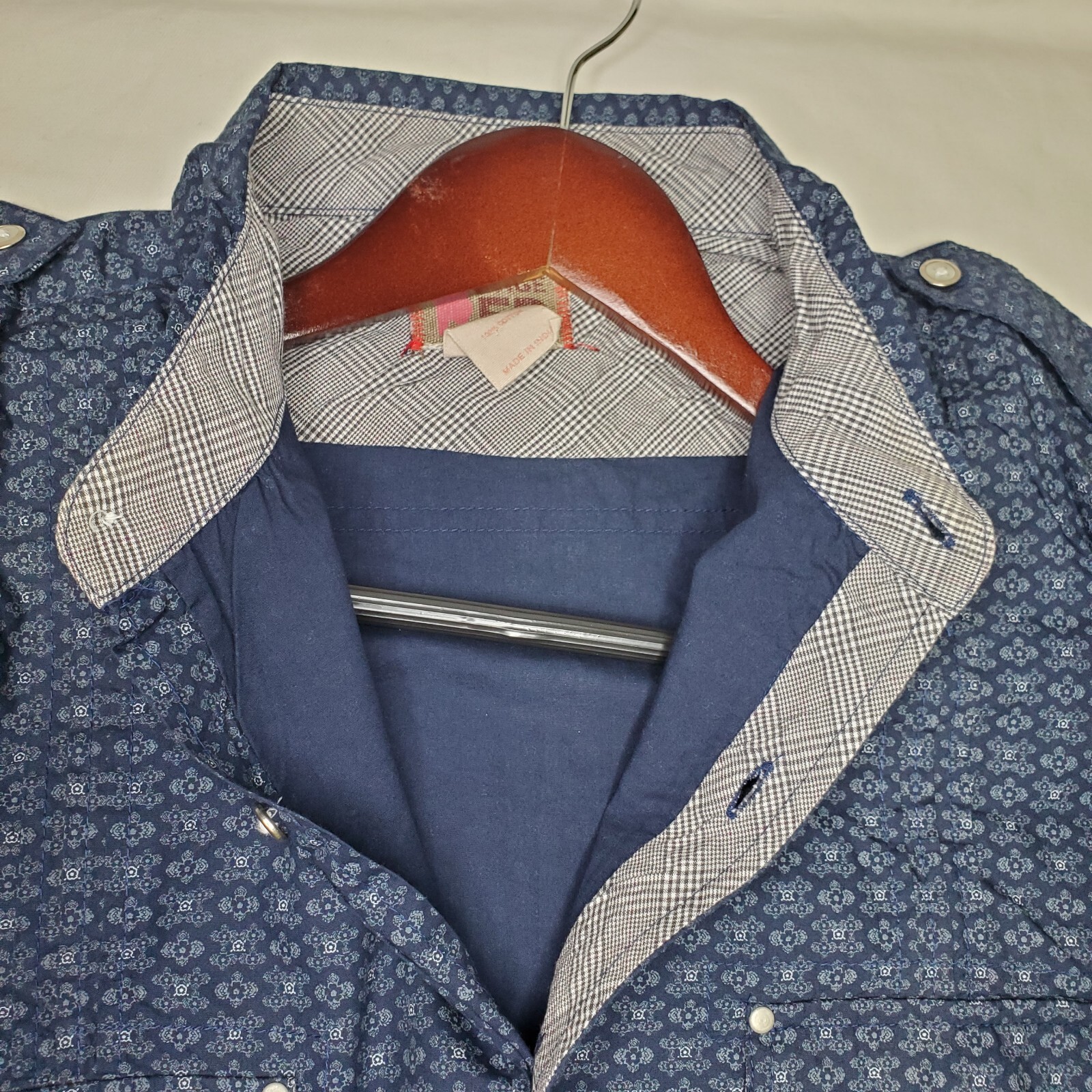 Men's Button Down long sleeve Blue  pattern contr… - image 14