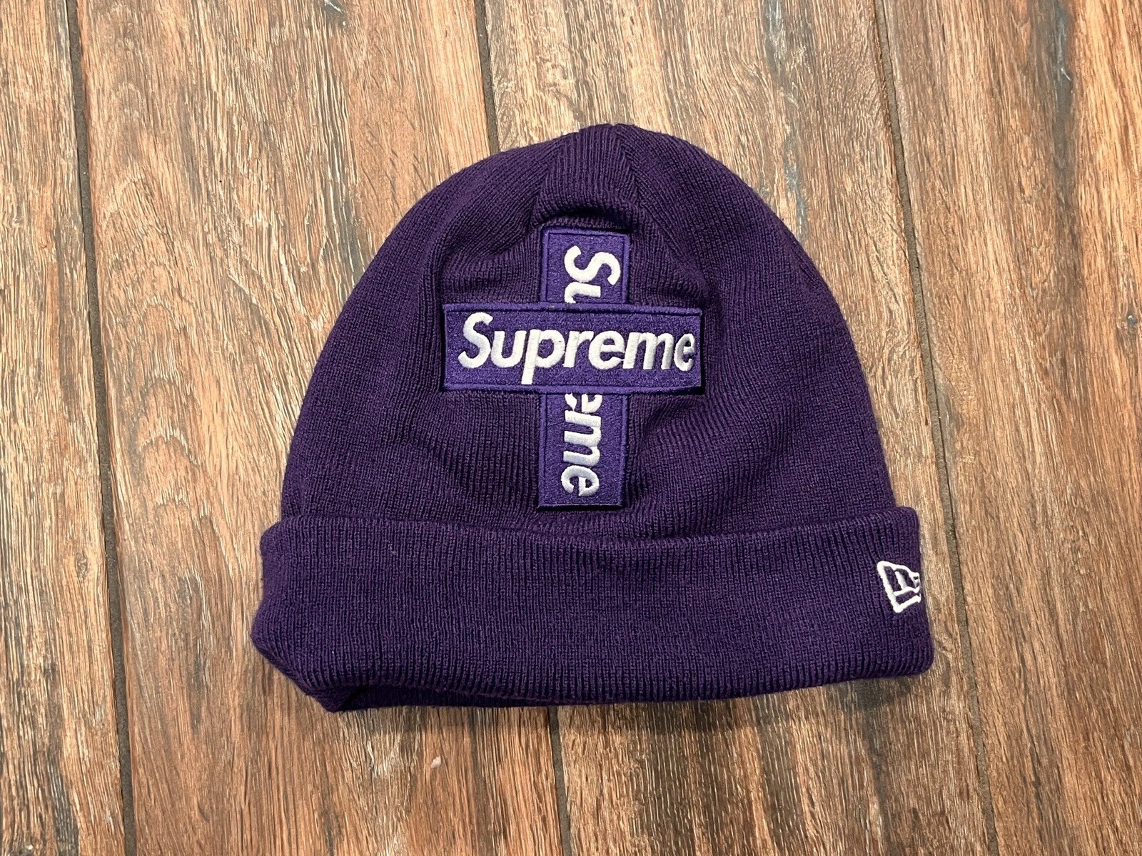 Bonnet Supreme New Era Cross Box Logo (FW20) VIOLET double croix