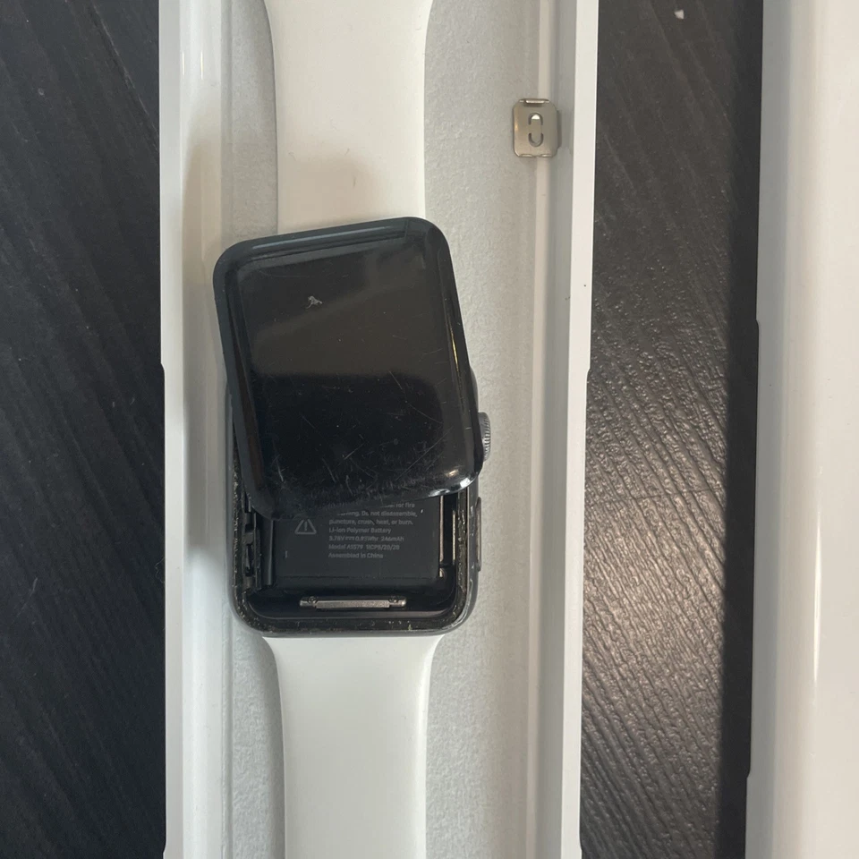 Apple Watch Series 1  42mm defekt in OVP - Bild 2 von 4