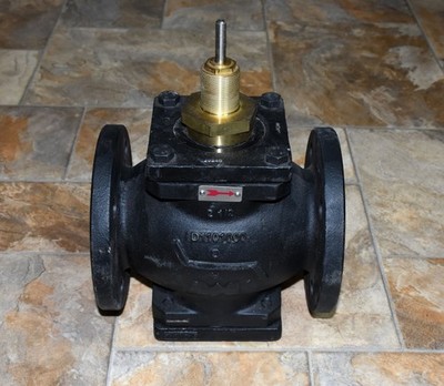 Belimo 2-1/2  Flanged Globe Control Valve 2-Way Pressure Compensated ANSI 125