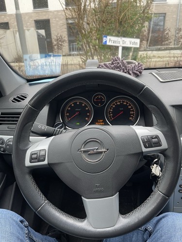 Opel Astra Benzin - Bild 8 von 8