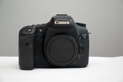 Canon EOS 7D DSLR Camera (Body Only)  shutter count 18K