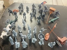 39 American Civil War Confederate/Union Military plastics Soldier Infantry Figs.
