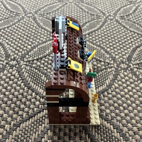 2009 Retired SpongeBob LEGO Set 3833  No Box, 1 Chipped Piece, Manual Included