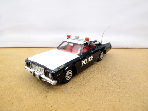 Dinky Toys No 244 Plymouth Gran Fury US POLICE Car - Boxed - Picture 9 of 13