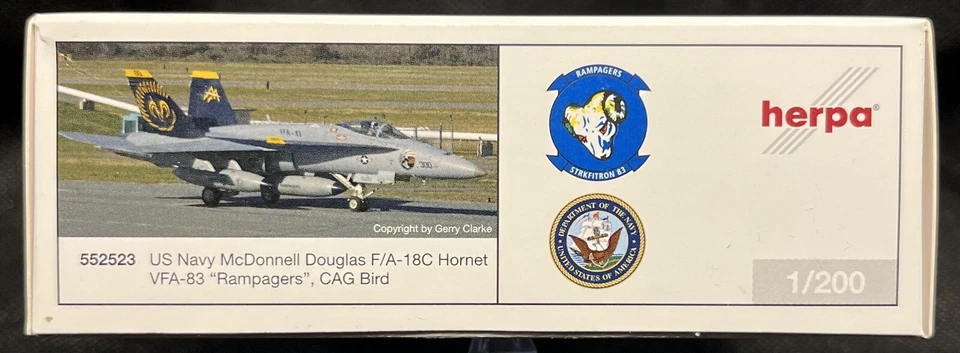 Herpa 1/200 USN F/A-18C Hornet VFA-82 Merodeadores, CAG Bird Foto 3 de 4