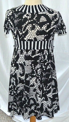 Talbots Petites Black and White Pattern Dress, V-Neck, Short Sleeve, Size P EUC - Picture 2 of 2