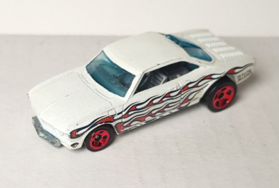 Hot Wheels loose Vairy 8 Corvair Hot Curves Race Action set exclusive white