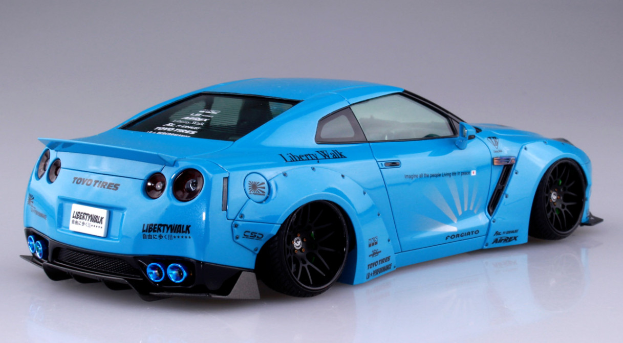 Aoshima 1/24 NISSAN GT-R LB Works R35 SKYLINE Ver.1 Plastic Model Kit
