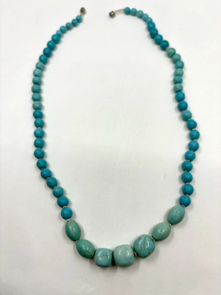 Estate Find Single Strand of Graduated Turquoise Beads - Image 2 of 4