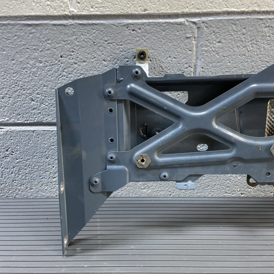 2017-2023 奥迪 R8 4S 后备箱锁闩盖面板升降门原始设备制造商正品零件 — 第 3/4 张图片