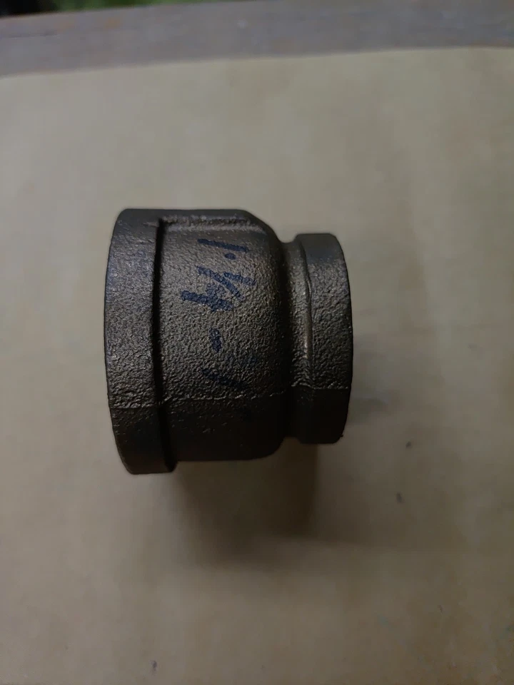 33300-20-16 Red Brass Pipe Adapter Coupling Female 1-1/4 NPT to Female 1" NPT - Image 3 of 3