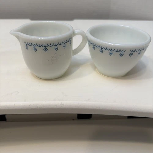 Vintage PYREX Corelle Ware SnowFlake Blue Mini Creamer & Sugar Bowl.