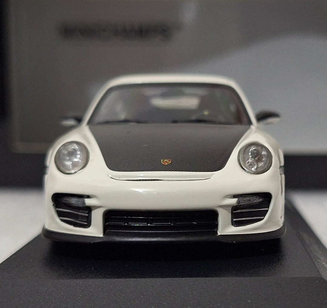 Porsche 911 (997.II) GT2 RS 2010 White/ Carbon 1:43 Minichamps