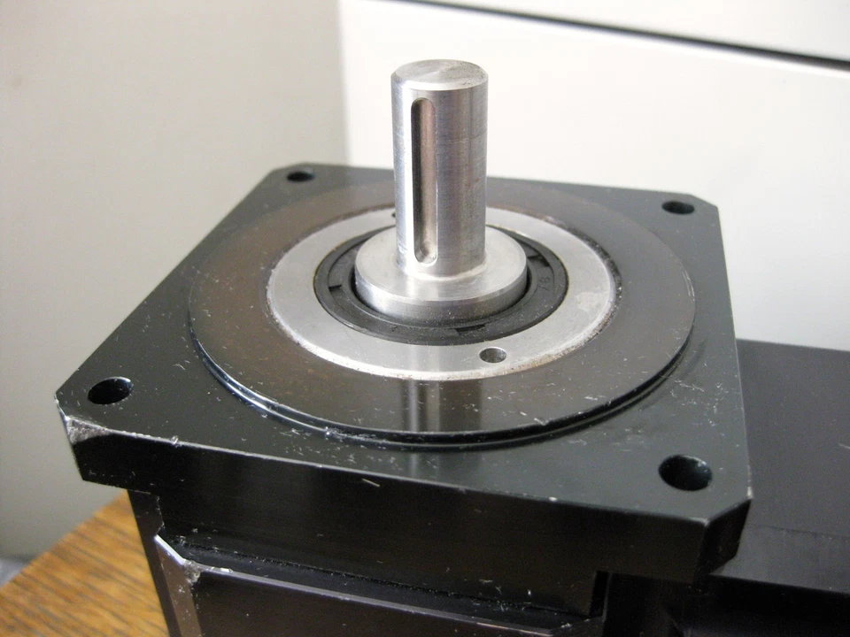 THOMSON MICRON NEMA 34 True90 RIGHT ANGLE GEARHEAD 32-513754-7119 NTR34-002 2:1 - Image 3 of 4