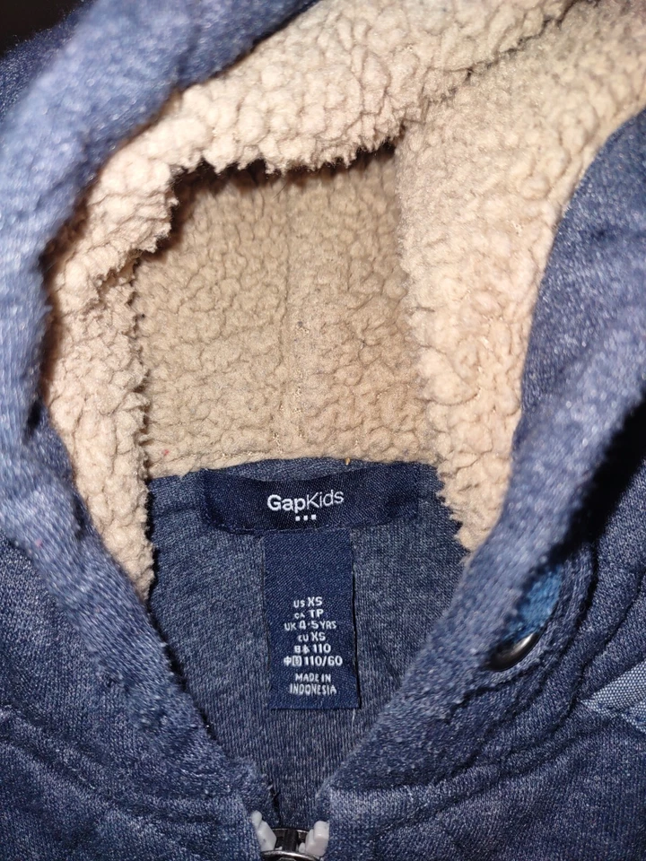Sudadera Gap Niños Niños Azul Marino Acolchada Forrada Con Capucha Cremallera Logo -Talla XS 4/5 Foto 2 de 4