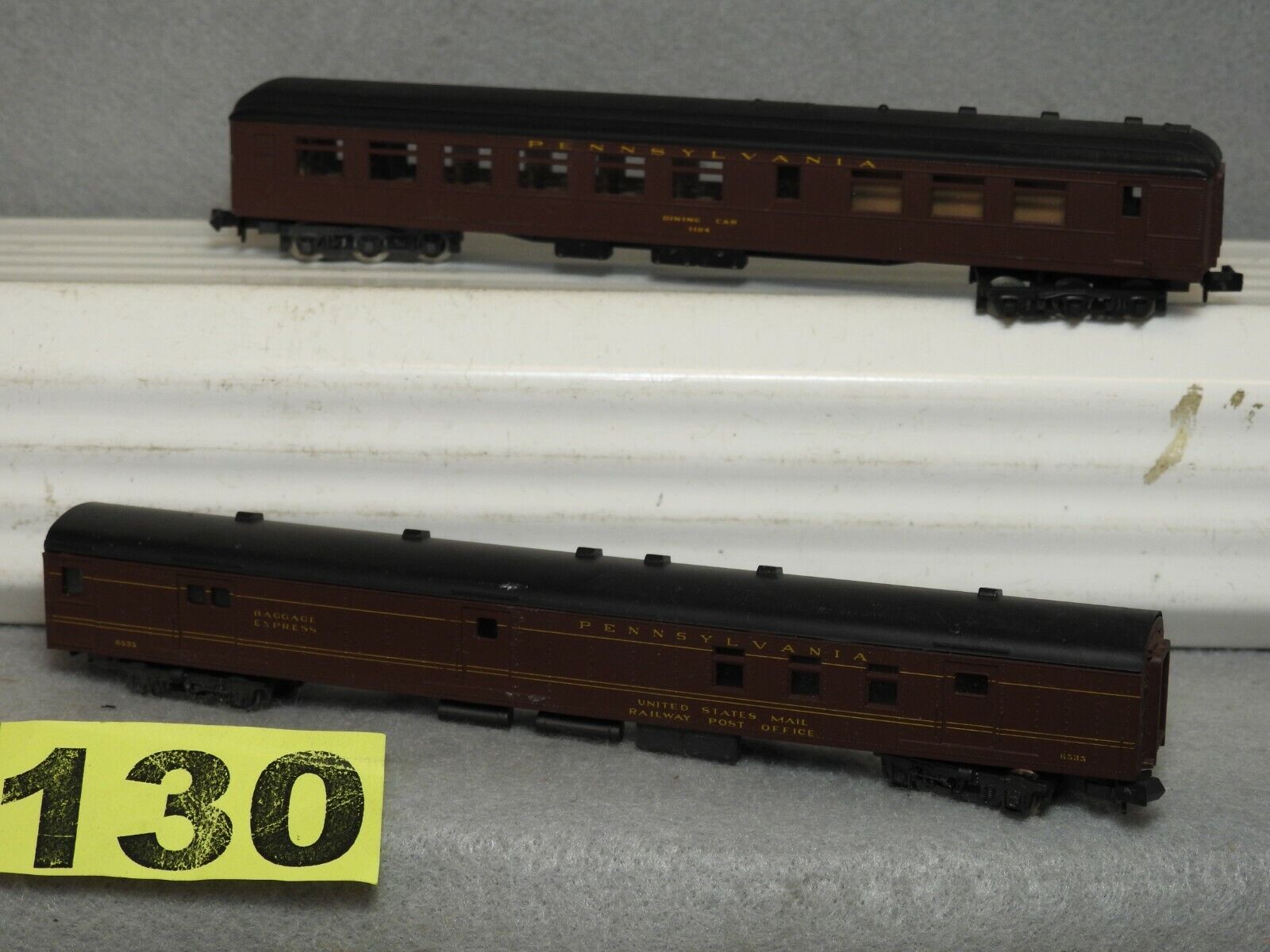 SET OF TWO ATLAS N SCALE PENNSYLVANIA PASSENGER CARS, EXCELLENT READY TO RUN
