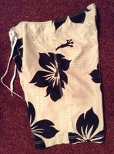 EUC Mens Billabong Beige/Black Floral Board Shorts Sz 31 Great Style 