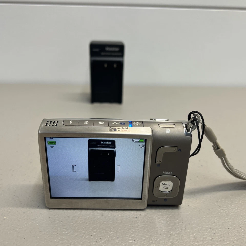 HP PhotoSmart R927 8.2MP Digital Camera - Silver - Image 4 of 4