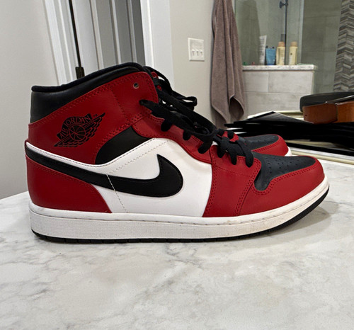 Jordan Air Jordan 1 Mid Chicago Black Toe Bred Red Black White - Size 11