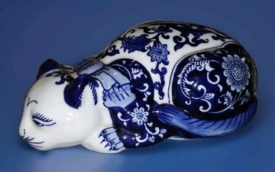 Vintage Blue & White Glazed Porcelain Sleeping Cat Floral Oriental Patterned