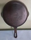 VINTAGE GRISWOLD #6 cast iron skillet 699W logo erie penn. no cracks-level.