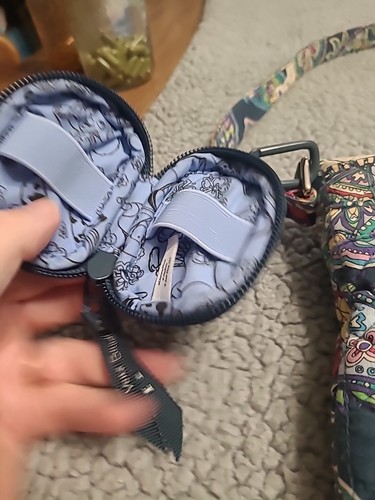 Disney Pixar Pequeño Vera Bradley Bandolera Bolsillos Bolso Toy Story Andy’s Room - Imagen 4 de 19