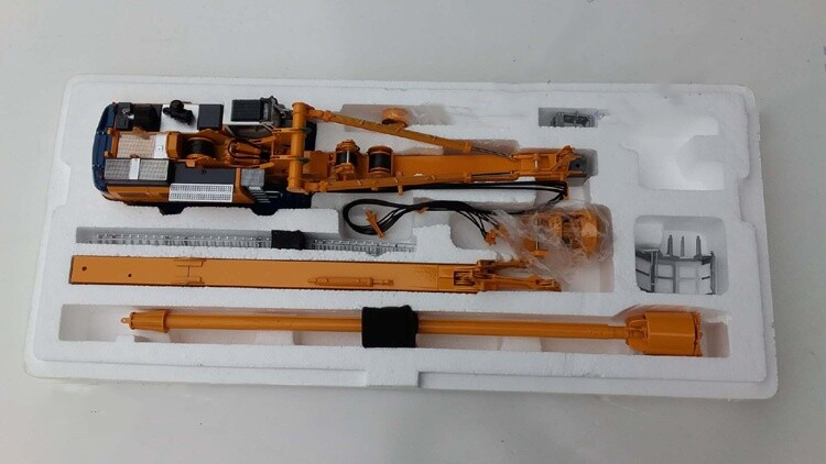 ミニカー 1/50 BYMO バウアー BG 40 ケリー 超大型クレーン ミニカー 1/50 BYMO バウアー BG 40 ケリー 超大型クレーン