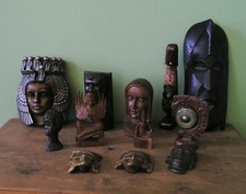 11 internationale Holz- und Ton Figuren teils Handarbeit