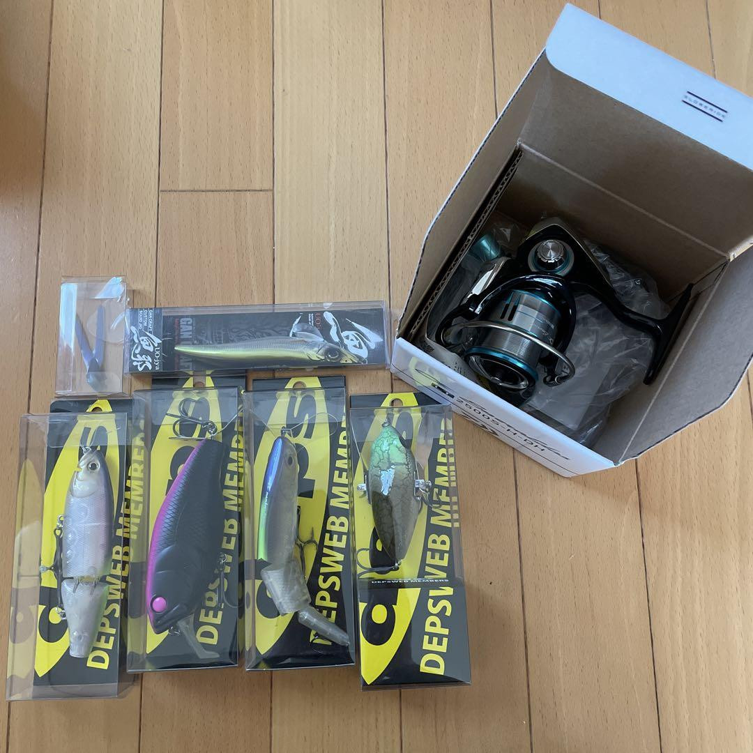 Daiwa Emeraldas Lt 2500S-H-Dh Reel With 5 Lures | eBay