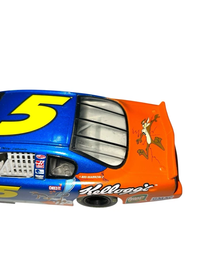 RARE Terry Labonte #5 Kellogg’s 2001 Looney Tunes Rematch 1/24 - Image 3 of 4