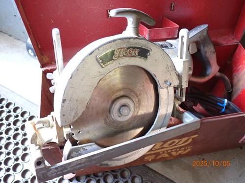 VINTAGE  WORKING THOR 5759 7" CIRCULAR SAW W/ CASE