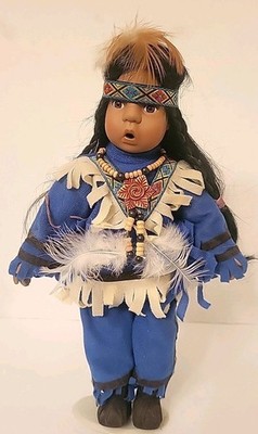 Indianer Indianer Puppe Porzellan mit Ständer Top Zustand lebendige Details