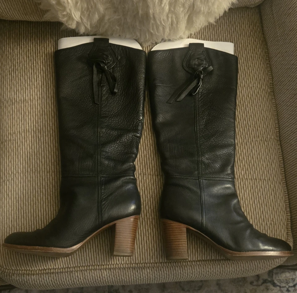 Б/у в отличном состоянии! ВИНТАЖНЫЙ ТРЕНЕР ~ ЭЛАСТИЧНЫЙ ЧЕРНЫЙ КОЖАНЫЙ КОЛЕНА САПОГИ НА ВЫСОКОМ КАБЛУКЕ ~ РАЗМЕР 7,5 - Изображение 4 из 4