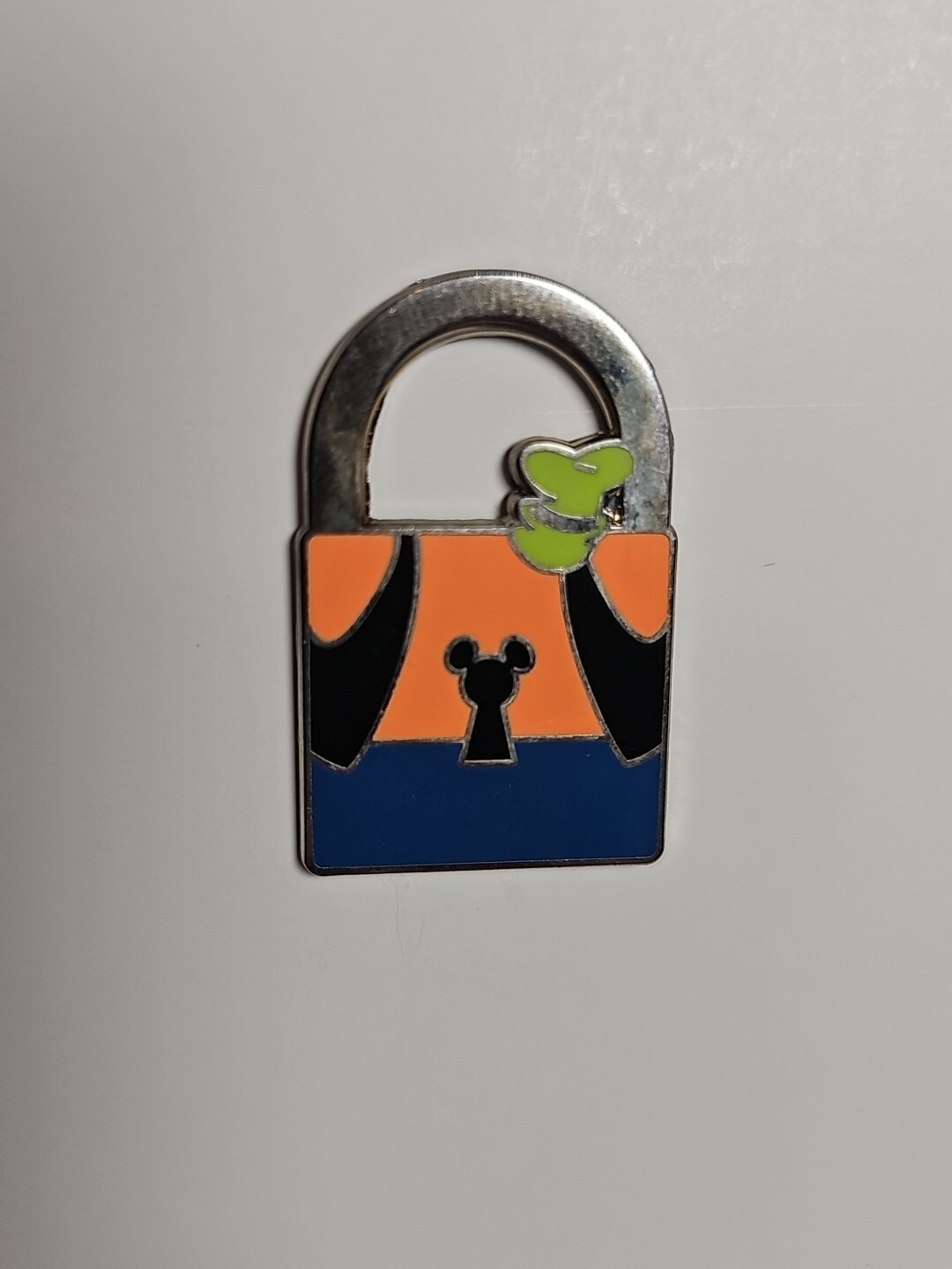 2013 Disney Character Lock Collection Goofy Mickey Mouse Keyhole Trading Pin