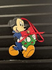 Christmas Ornament Disney Wooden Mickey Mouse Wreath B12