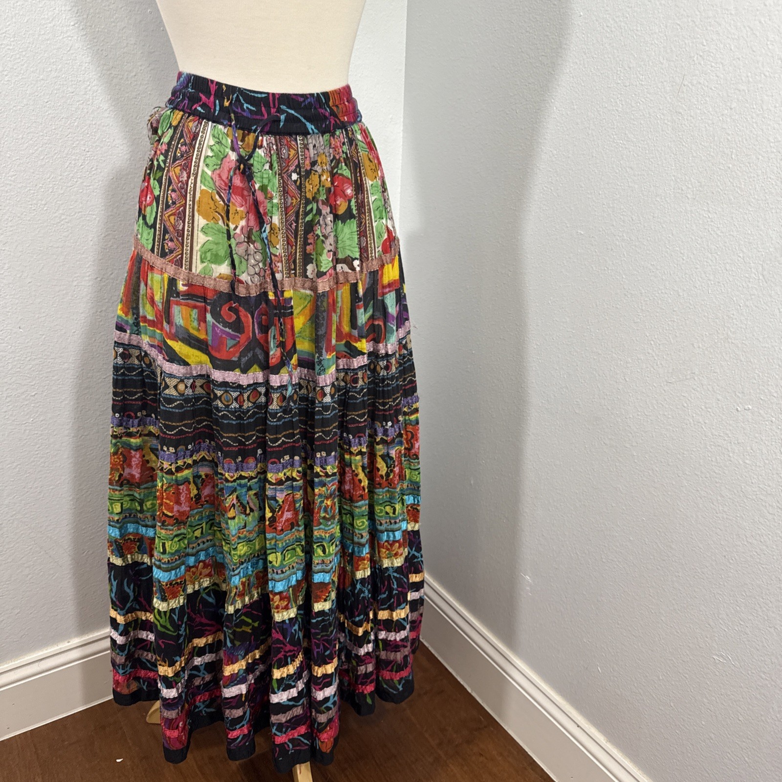 TravelSmith Maxi Skirt M Boho Crinkle Pleat Psychedelic Abstract Festival Gypsy-image