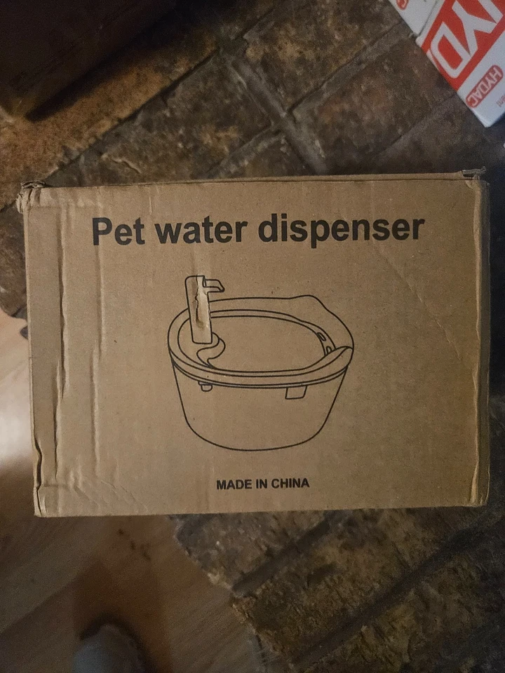 Pet water dispenser New in box  - Image 2 of 2