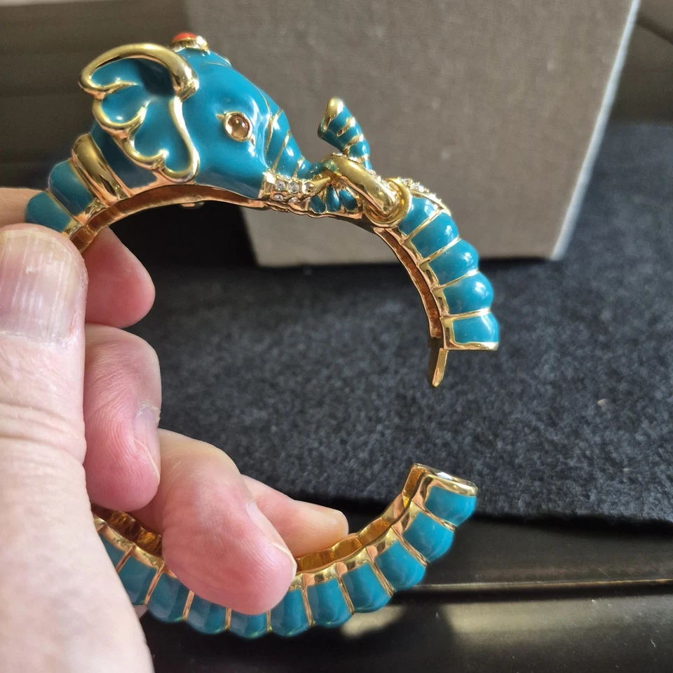 Rare Vtg Joan Rivers Blue Elephant Cuff. 7" Wrist - Image 4 of 4