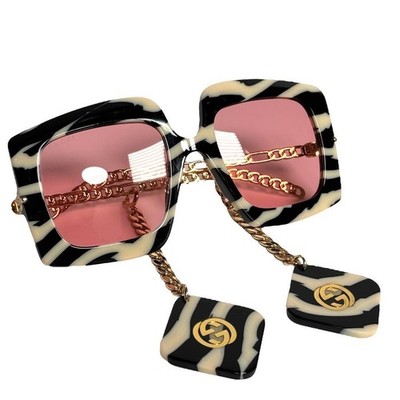 Gucci sunglasses, online exclusive, with charm, zebra, square Accessories e833