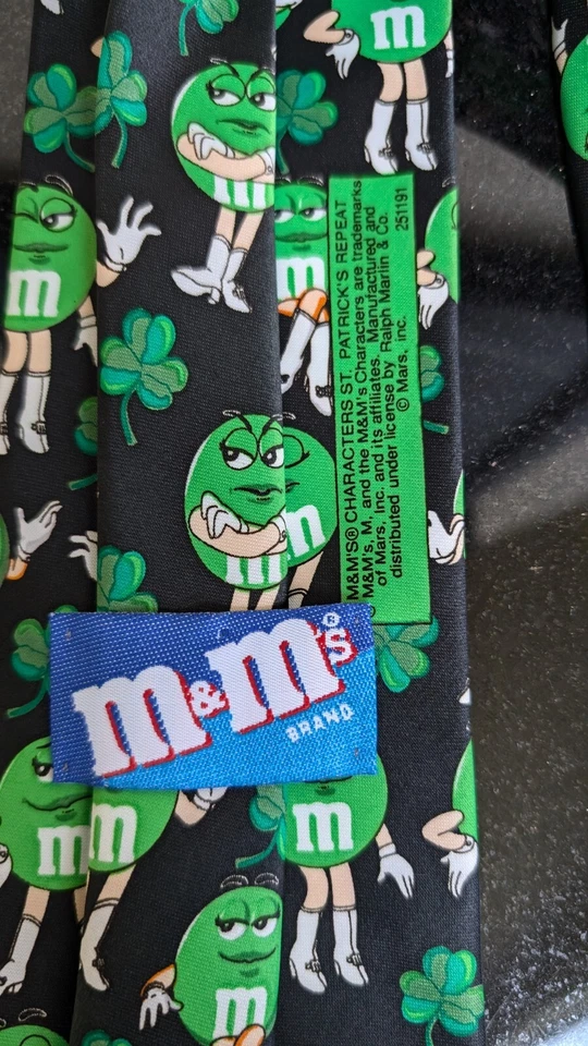 Vestido de novedad M&M's Candy Brand trébol verde para hombre corbata día de San Patricio  Foto 2 de 2