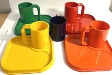 Vintage Ingrid of Chicago Picnic Plates & Mugs Set 9pc Plastic Summer BBQ 1980s