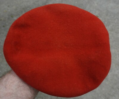 German Burgundy Beret with Engineer badge, date 1980, size 57   (F4 back)